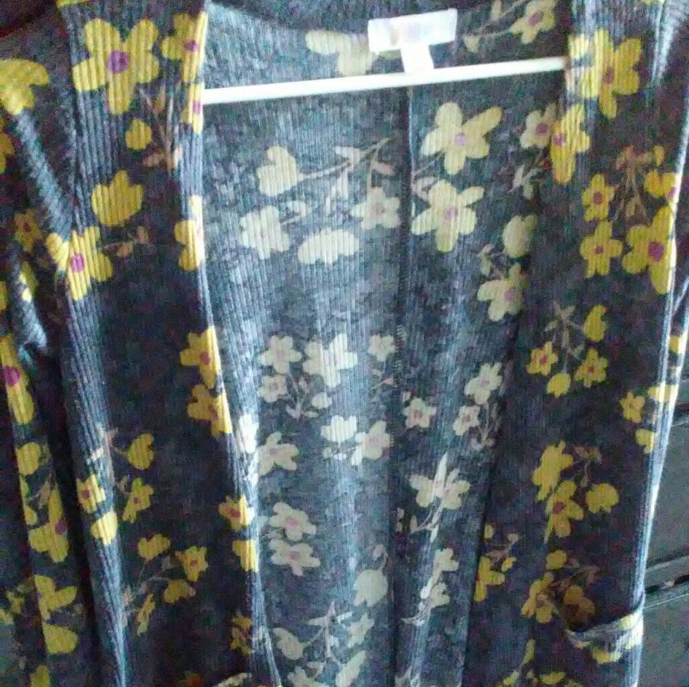 XS Sarah duster cardigan (Lularoe)